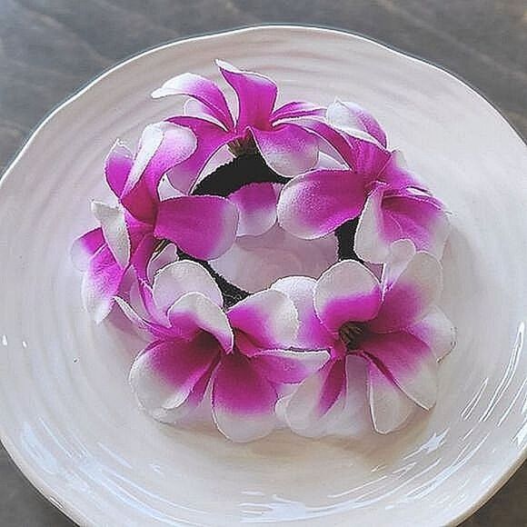 Vtg hibiscus synthetic flower hair tie - Picture 2 of 5